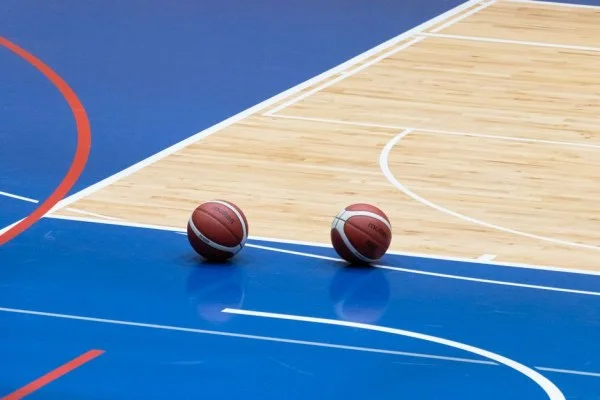 曾凡博与篮网签下双向合同 中国锋线再冲NBA的挑战与路径